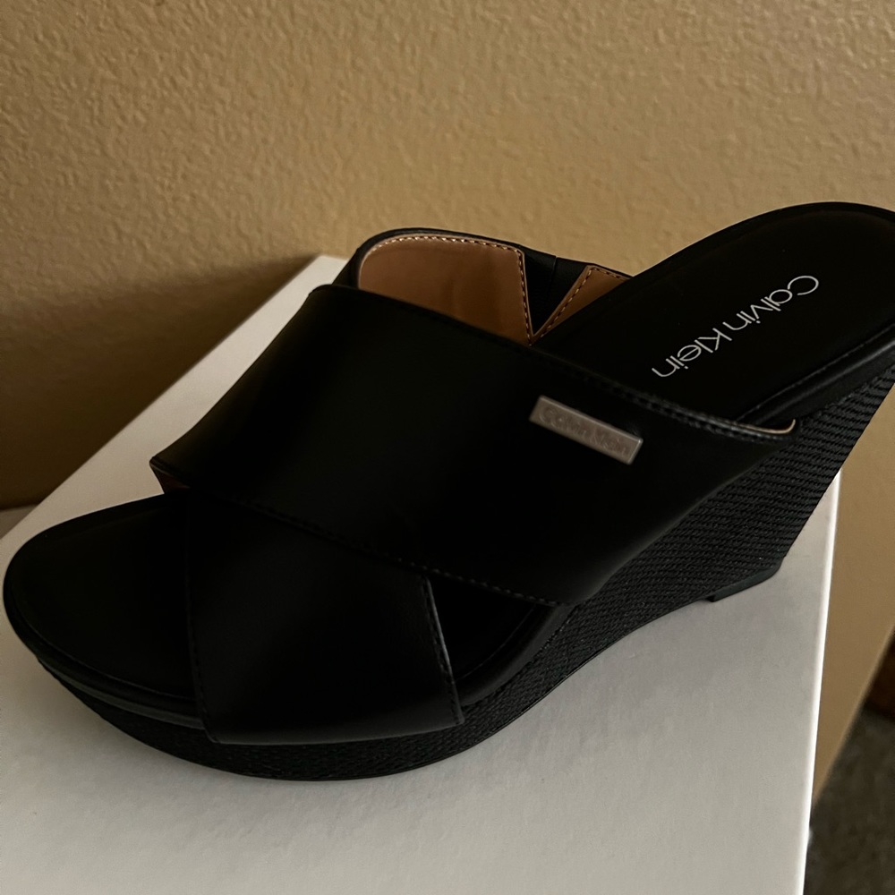 Calvin Klein black wedge, brand new. - Picture 3 of 4